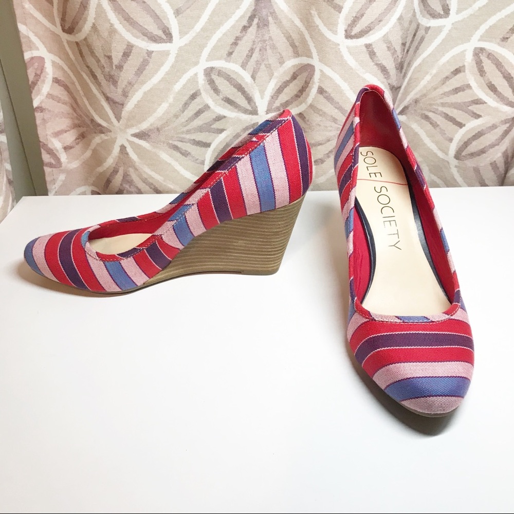 Like New! Sole Society red stripe Anne wedge heel